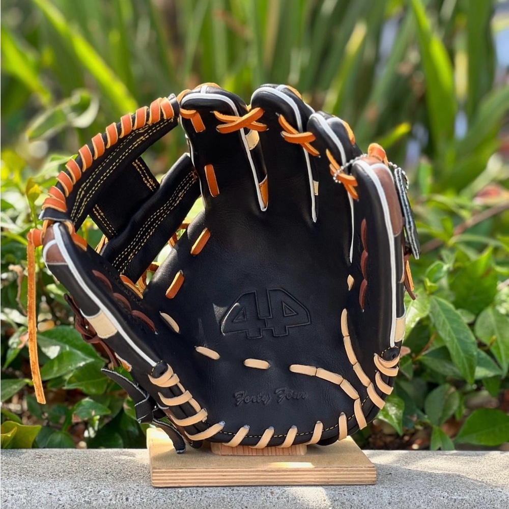 Wilson gloves - Picture 2 of 3